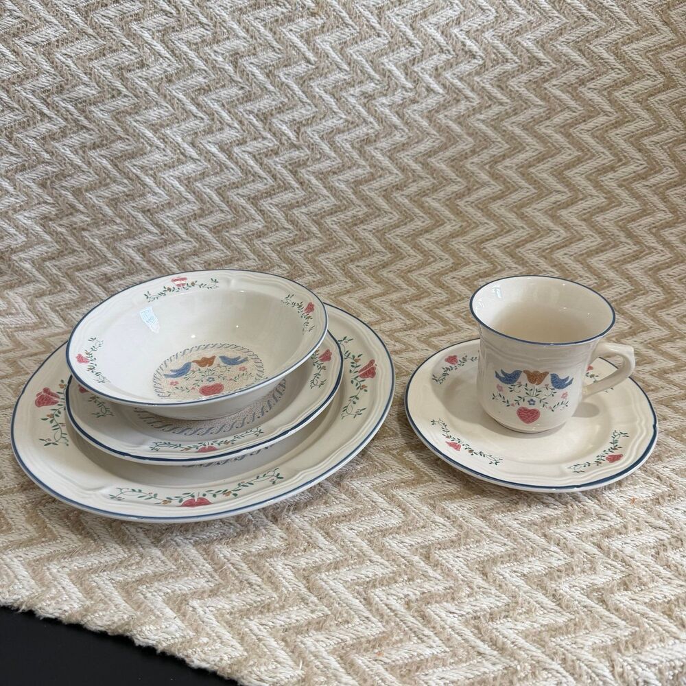 Vintage Newcor Keepsake 5 Piece Place Setting